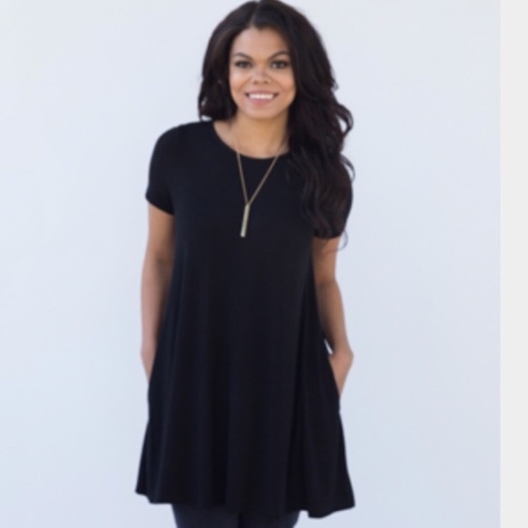Swing Tunic cap sleeve in black - Picture 3 of 6
